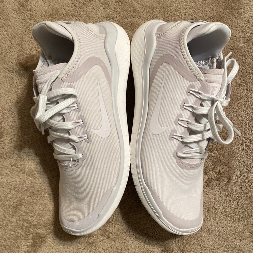 NIB Womens Nike Free Run 2018 running shoe size 6 Light Gray/White